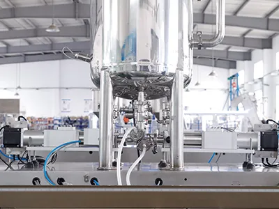 Sistema de agarre, tolva de producto, sistema de tranpsorte, unidad de llenado