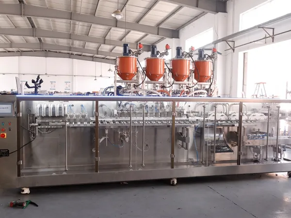 Envasadora de bolsas prefabricadas, llenado con 4 boquillas