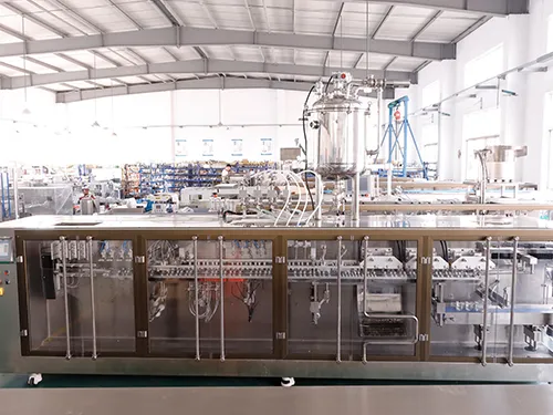 Envasadora de bolsas prefabricadas con forma (llenado con 4 boquillas)