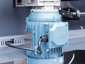 Envasadora horizontal de bolsas stand up con zipper, llenado con 2 boquillas