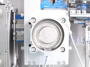 Envasadora de bolsas con forma en rollo, llenado con 1 boquilla