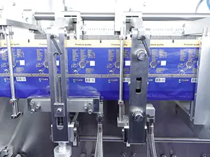 Envasadora horizontal para bolsas zipper, llenado con 1 boquilla