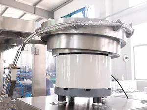 Máquina de llenado y taponado de bolsas con boquilla (con spout)